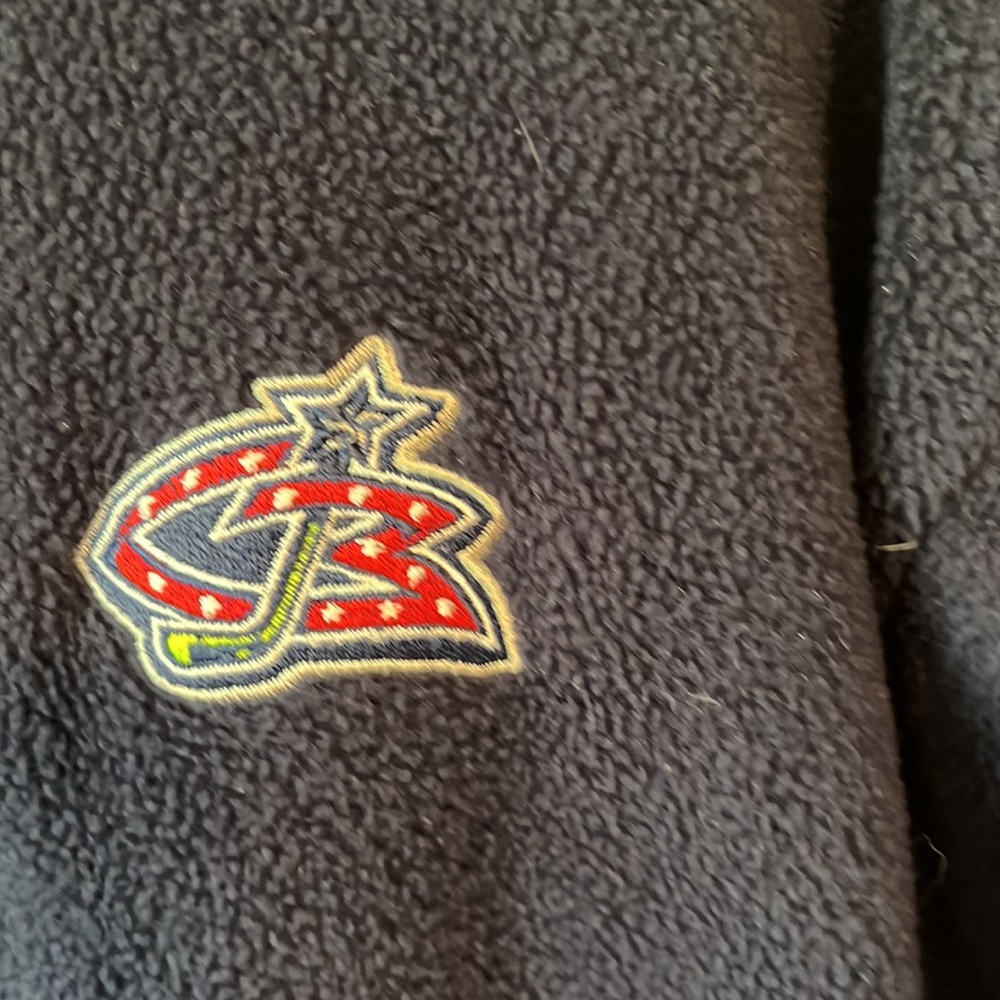 Cozy navy blue fleece jacket with Columbus Blue Jackets insignia - Picture 2 of 4